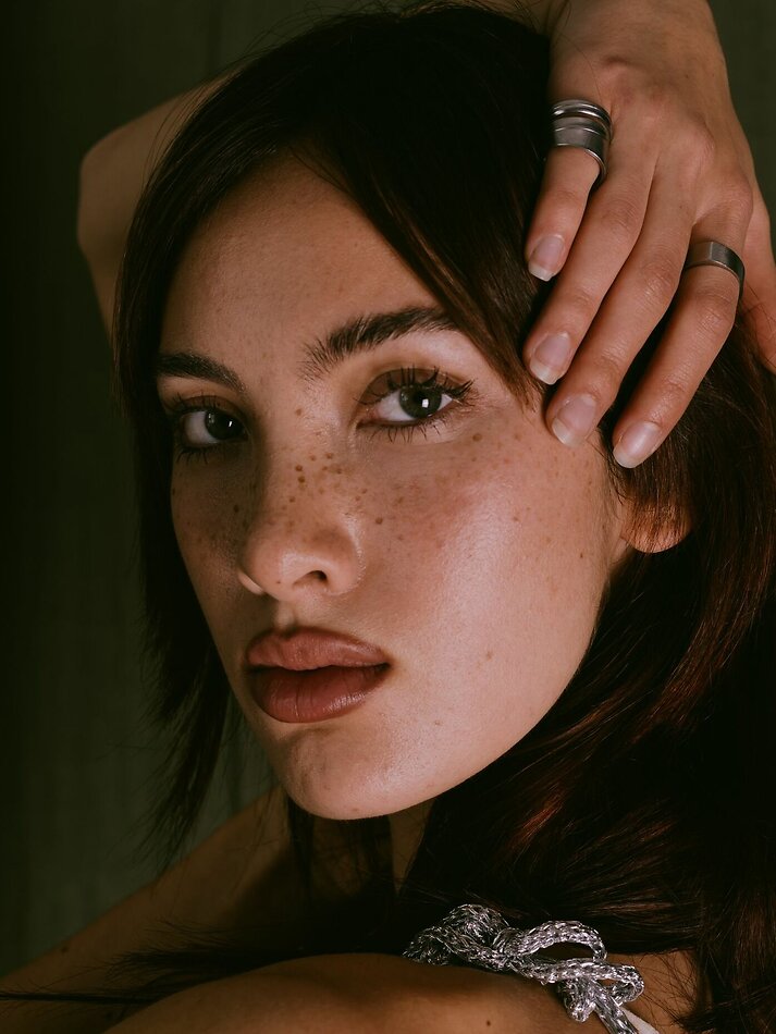 Isabel Lotus
